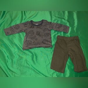 Chick Pea Gray and Dark Green Kids Top Sweatpants & Joggers 0-3 Months